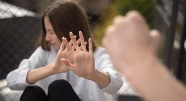 Mulher é agredida após discussão