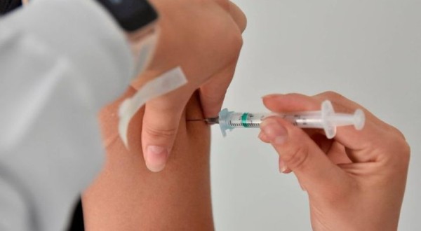 Em 30 dias de campanha, Paraná ultrapassa 1 milhão de vacinas contra a gripe aplicadas