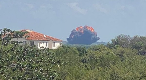 Avião da FAB cai durante voo de treinamento