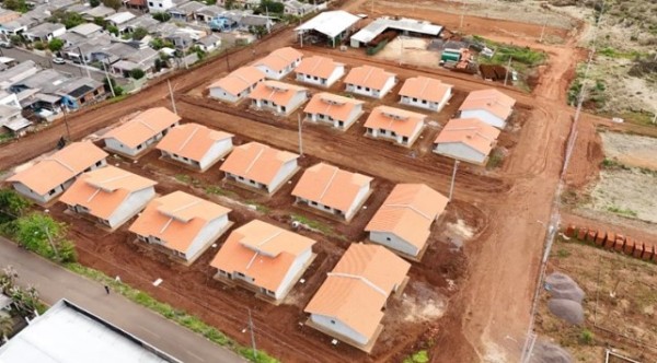 Prefeitura agiliza obras e famílias conhecem futuras moradias no Conjunto Vida Nova