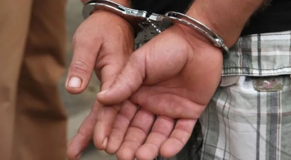 ROTAM prende homem com mandado por furto e tráfico de drogas no bairro Pinheirão