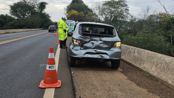 Colisão entre carro e caminhão deixa mulher ferida em Francisco Beltrão