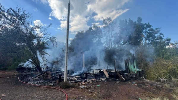 Família que perdeu tudo em incêndio pede ajuda da comunidade