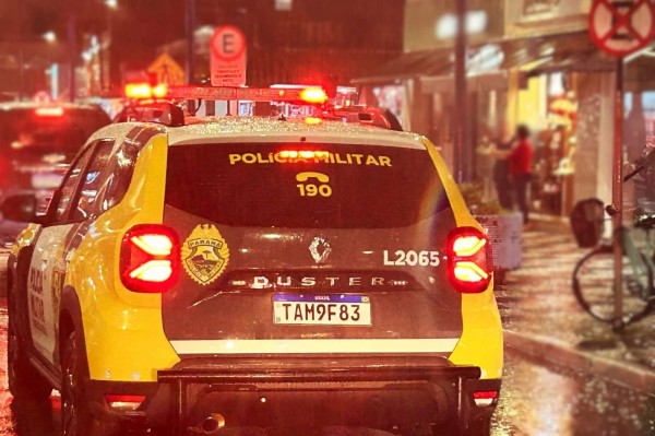 Motorista embriagado foge da polícia por 20 minutos e quase atropela pedestres