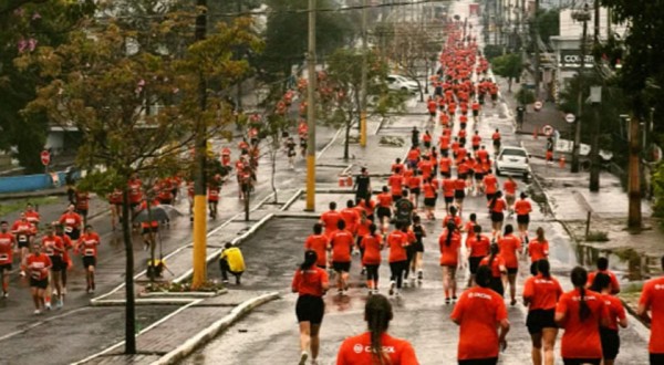 Mais de mil corredores participam da 2ª Corrida Laranja da Cresol