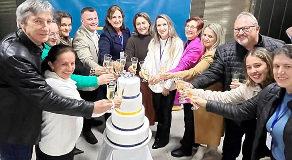 CDL celebra 45 anos com homenagens, agradecimentos e palestra de Dani Amaral