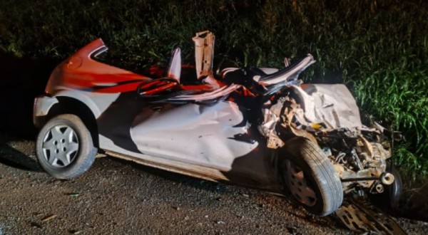 Grave acidente na PR-483 em Francisco Beltrão deixa condutor enclausurado em veículo