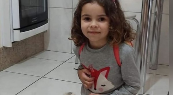 Criança morre ao cair do 4º andar de prédio