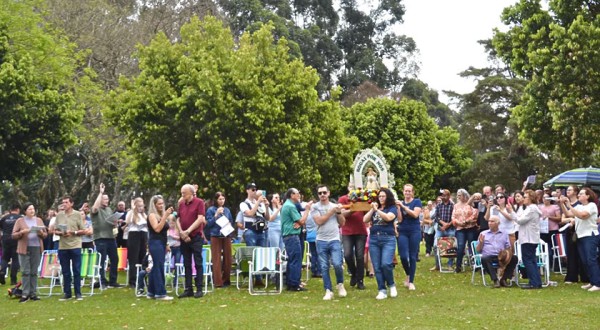 Santuário de Salette recebe milhares de fiéis