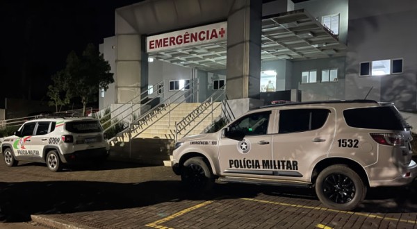 Homens agridem profissionais da saúde e danificam hospital