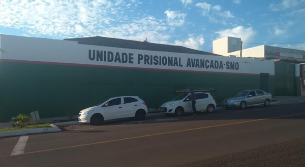 Homem com mandado de prisão em aberto agride mulher e é preso pela PM