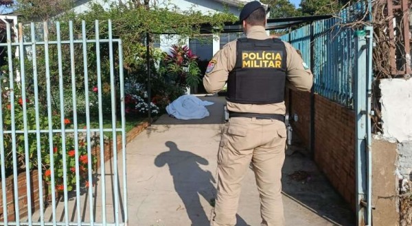Corpo de mulher de 27 anos é localizado em calçada de casa no Oeste do Paraná