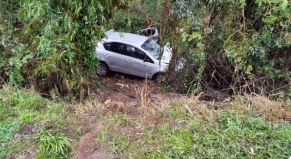 Acidente entre carro e caminhão na PR-158 deixa três pessoas feridas