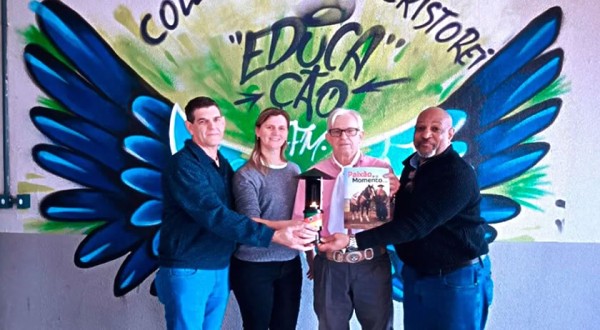 Chama Crioula chega a mais um colégio