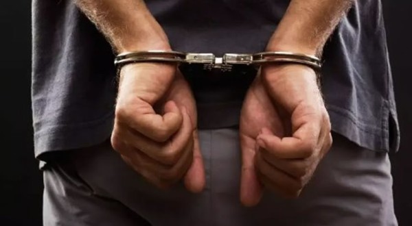 Homem é preso após ferir cinco pessoas com facão e pedaço de madeira