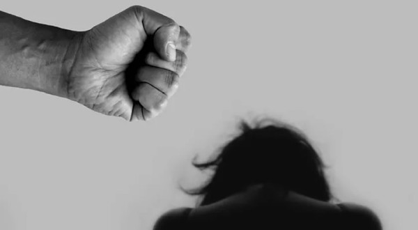 Homem é preso após denúncia de violência doméstica