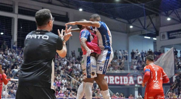 Pato vence o Marreco em clássico movimentado na estreia da LNF 2026