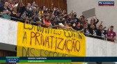 Manifestantes invadem Alep e votação contra terceirização de escolas é suspensa