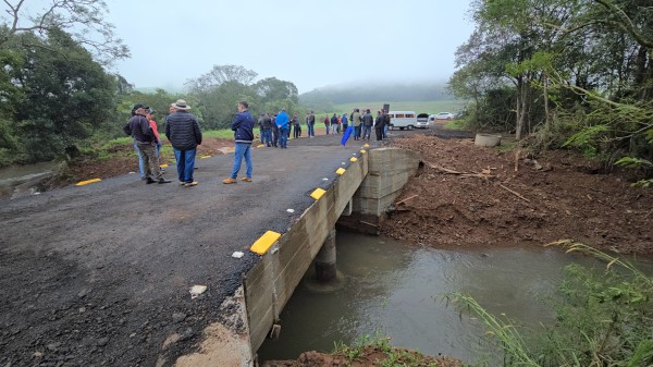 Parceria entre Beltrão e Flor da Serra viabiliza nova ponte no interior