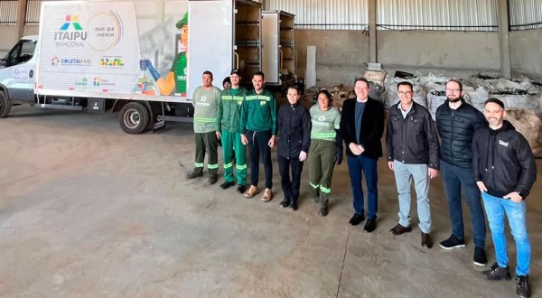 Novo modelo de coleta de vidro é apresentado pelo prefeito Antonio Pedron