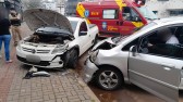 Menino fica ferido após ser atropelado na Avenida União da Vitória; Automóvel ainda colidiu em outro veículo estacionado