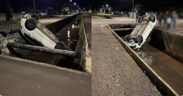 Carro com placas de Francisco Beltrão cai em córrego