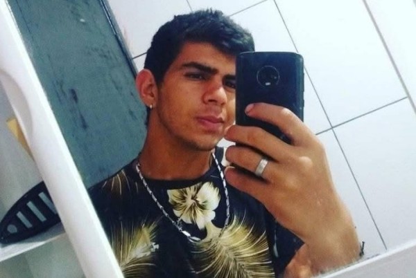 Jovem morre no hospital após capotamento de carro na PR-566