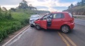 Colisão frontal na PR-483 deixa passageira ferida em Francisco Beltrão