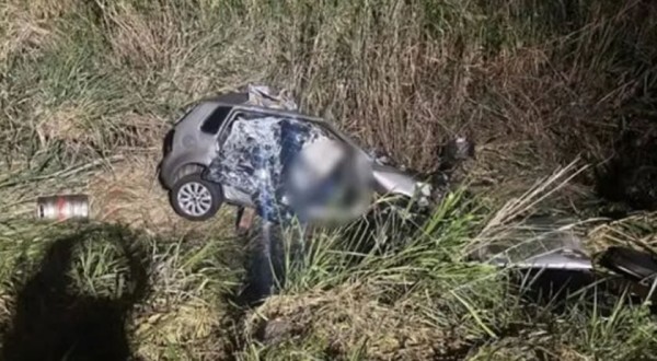 Grave colisão entre carro e caminhão deixa cinco pessoas mortas na PR-444 no Paraná