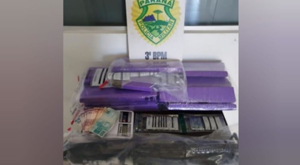 Envolvidos com tráfico são presos com mais de 18kg de maconha e réplica de fuzil