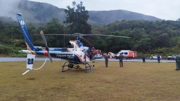 Helicóptero dos bombeiros cai e deixa seis mortos; aeronave realizava buscas por um monomotor que caiu em MG