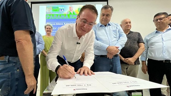 Secretário de Saúde do Paraná Beto Preto assina liberação de mais de R$16 milhões para obras no Hospital Regional