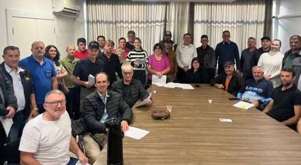 Prefeitura regulariza uso de imóveis e formaliza comodatos com mais de 20 associações