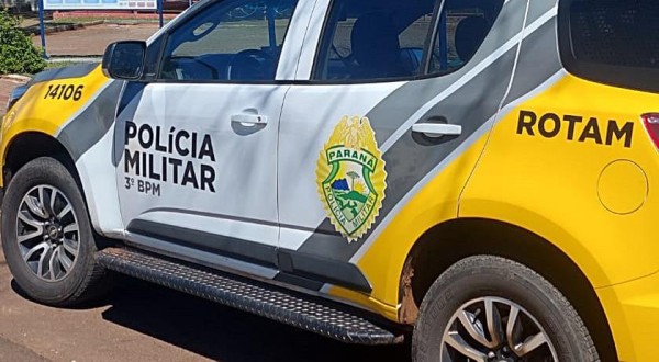 Homem é preso roubando a bateria de um caminhão