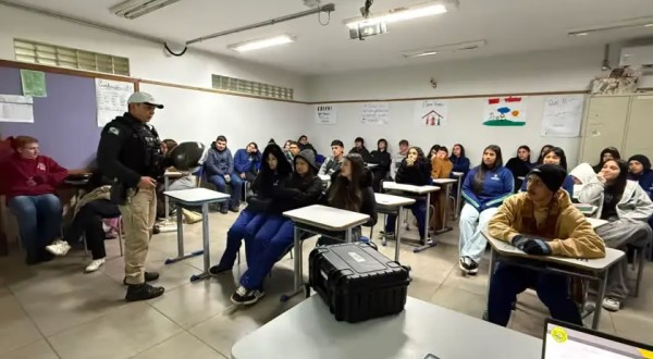 Projeto Jovem no Trânsito orienta estudantes sobre segurança viária