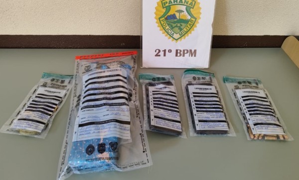 Dois homens são presos com drogas e munições de uso restrito