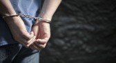 Homem com mandado de prisão em aberto é preso