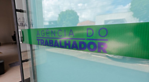 Paraná tem 27 mil vagas de emprego em todos os setores da economia