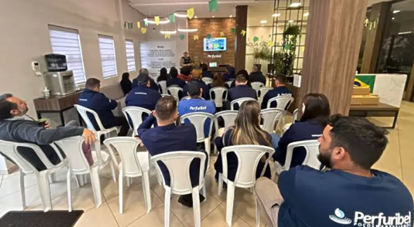 Polícia Militar promove palestra sobre segurança no trânsito em empresa
