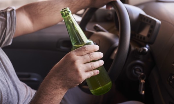 Dois homens são detidos por embriaguez ao volante após fuga e resistência 