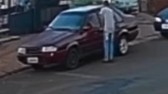 Câmera de segurança flagra homem furtando veículo, em Dois Vizinhos