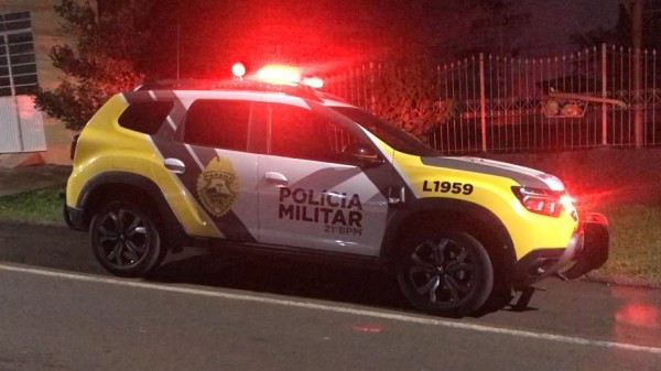 Arma de fogo é encontrada em veículo durante abordagem da PM