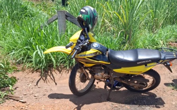 Colisão lateral na PR-886 deixa dois feridos