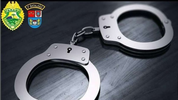 Homem é preso por dívida de pensão alimentícia, durante patrulhamento policial