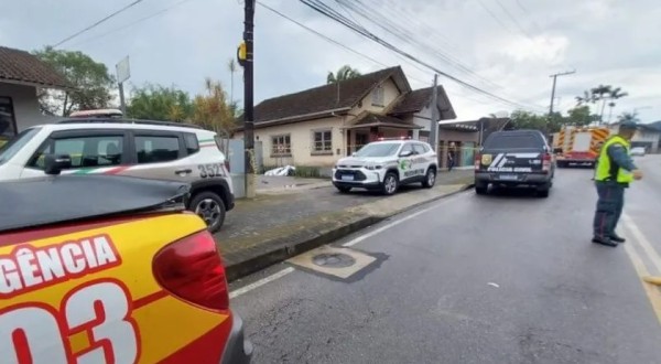Em Santa Catarina homem mata ex-mulher ao notar aproximação da Polícia Militar