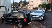 Condutora bate em pelo menos cinco veículos no Centro de Francisco Beltrão
