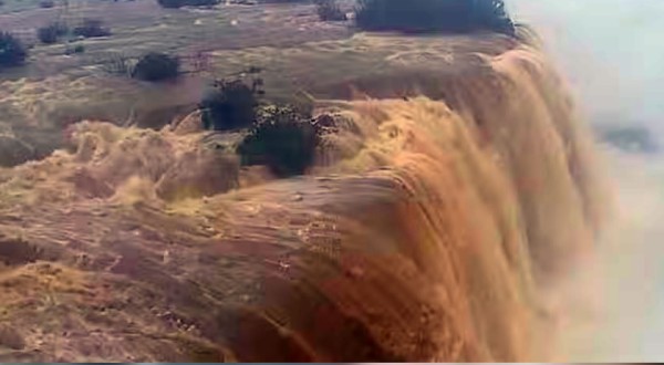 Cataratas do Iguaçu registram vazão quatro vezes maior do que o normal