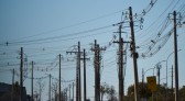 Crea-PR sugere política estadual para acabar com cabos inutilizados em postes de energia elétrica