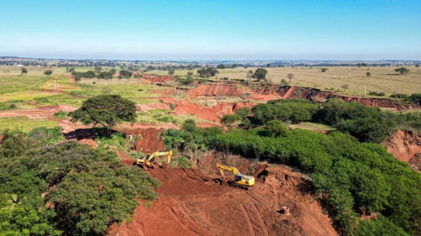 Itaipu acompanha avanço das obras para contenção de voçoroca em Loanda