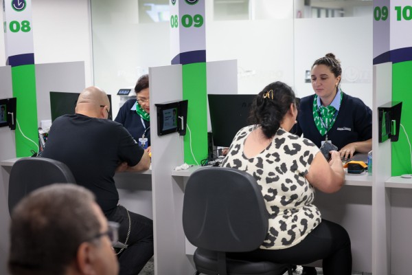 Com aprovação de 99,5% dos usuários, Poupatempo Paraná chega a 565,6 mil atendimentos